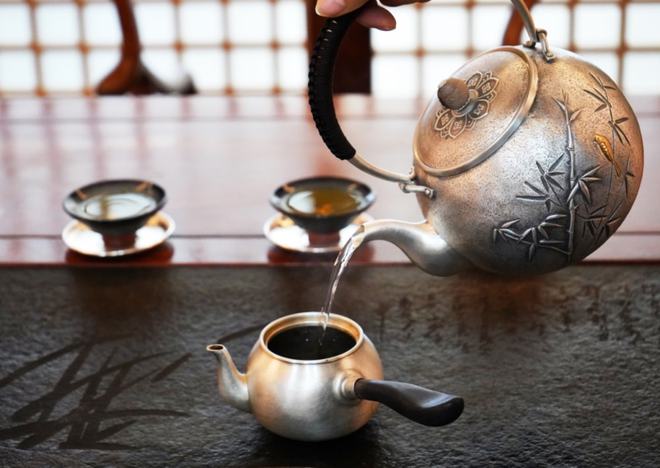 龙8long8唯一官方网站茶学基本知识大全茶具知识茶具名字大全在众多茶道具中银茶